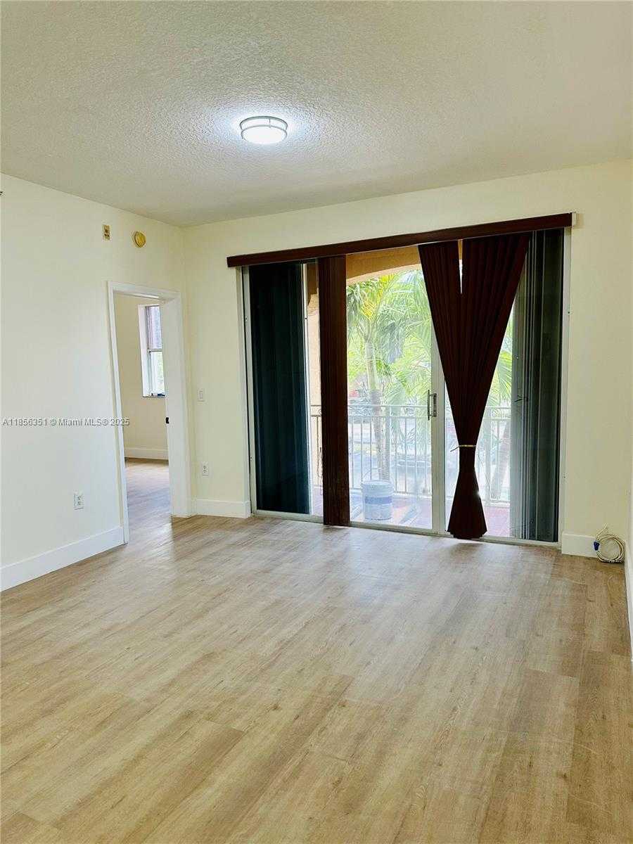 Small Image of 6630 NORTH WEST 114TH AVE #1526, Doral Number 4