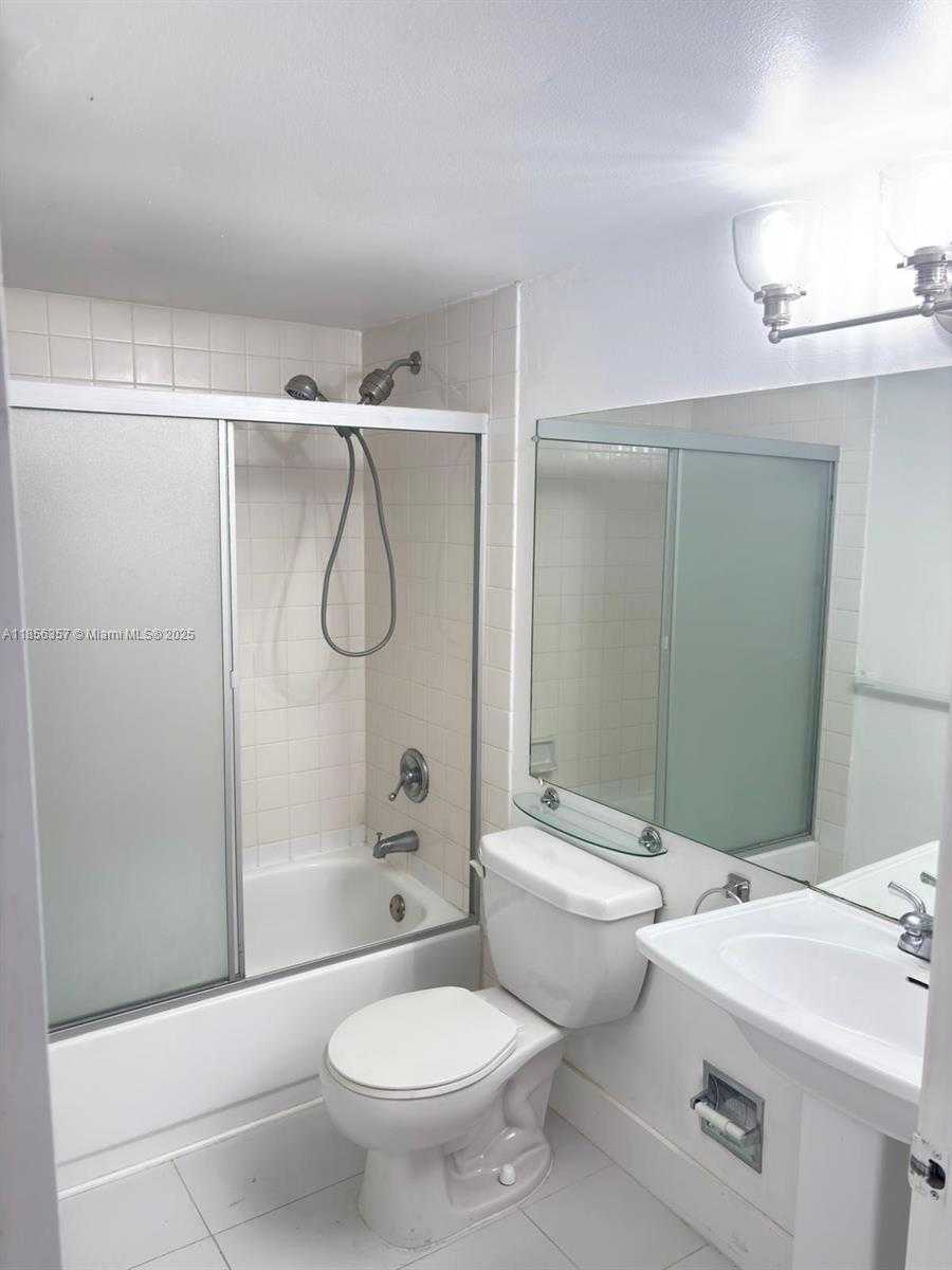 Small Image of 770 CLAUGHTON ISLAND DR #1208, Miami Number 7