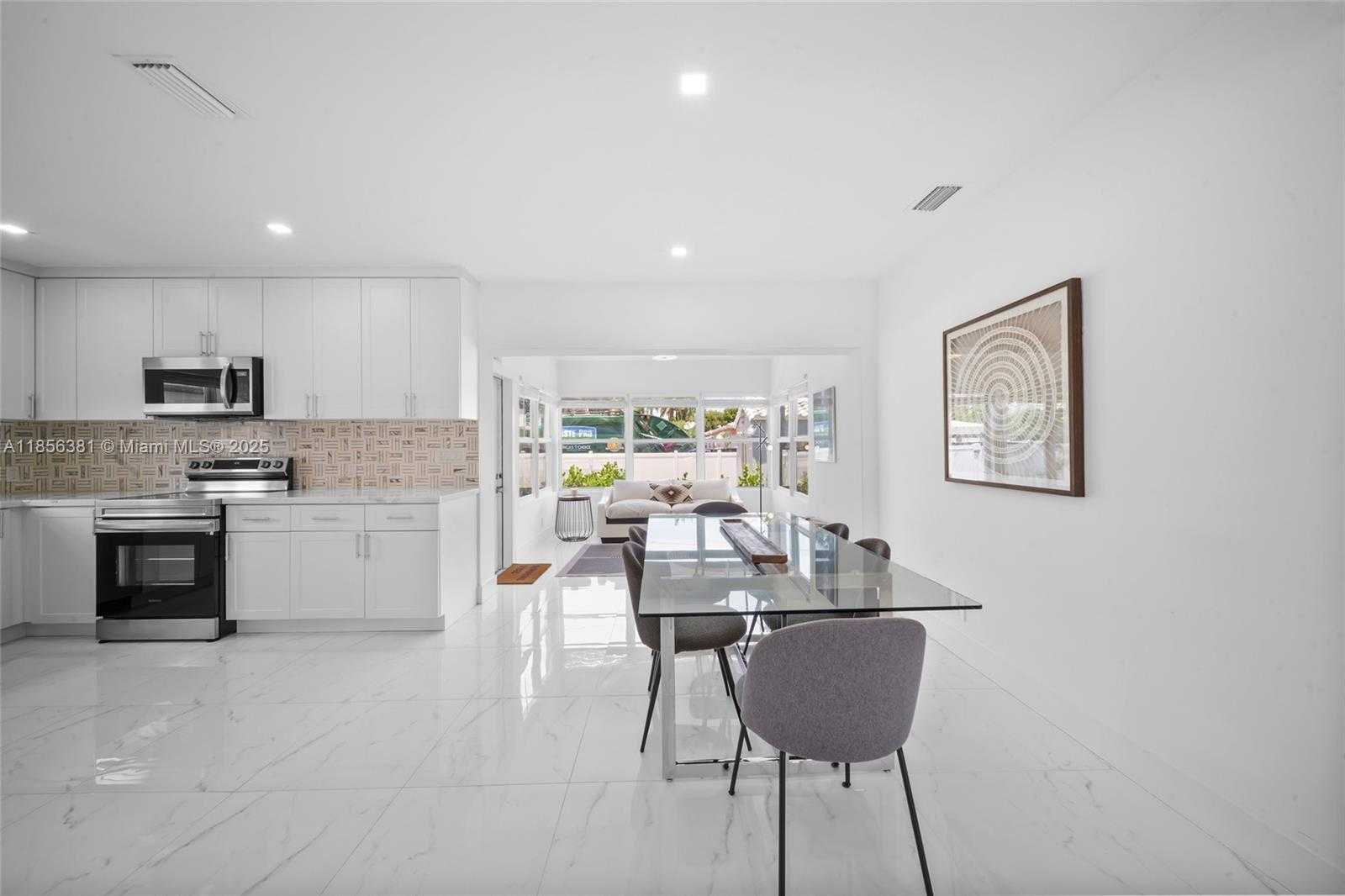 Small Image of 1625 HOLLYWOOD BLVD #1, Hollywood Number 13