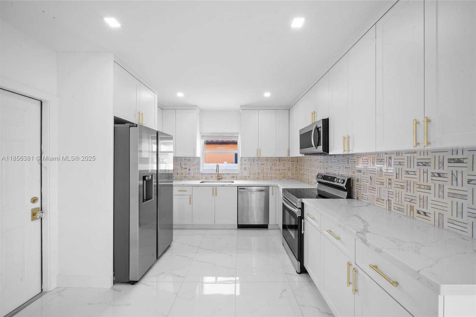 Small Image of 1625 HOLLYWOOD BLVD #1, Hollywood Number 14