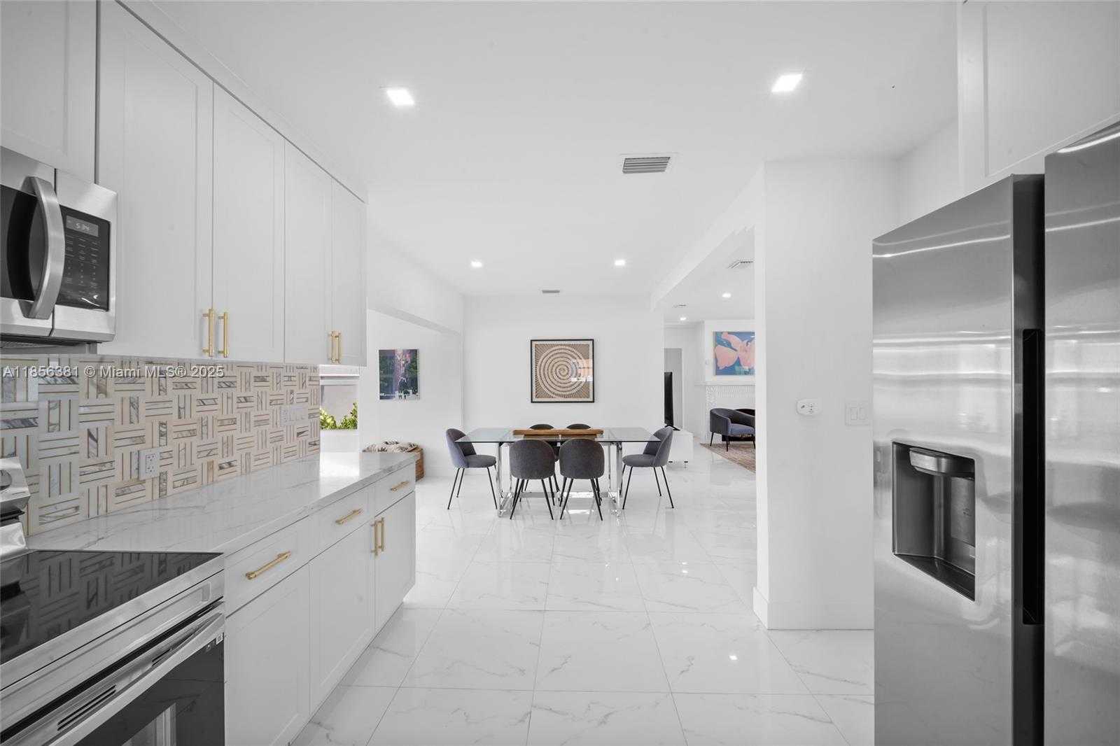 Small Image of 1625 HOLLYWOOD BLVD #1, Hollywood Number 15