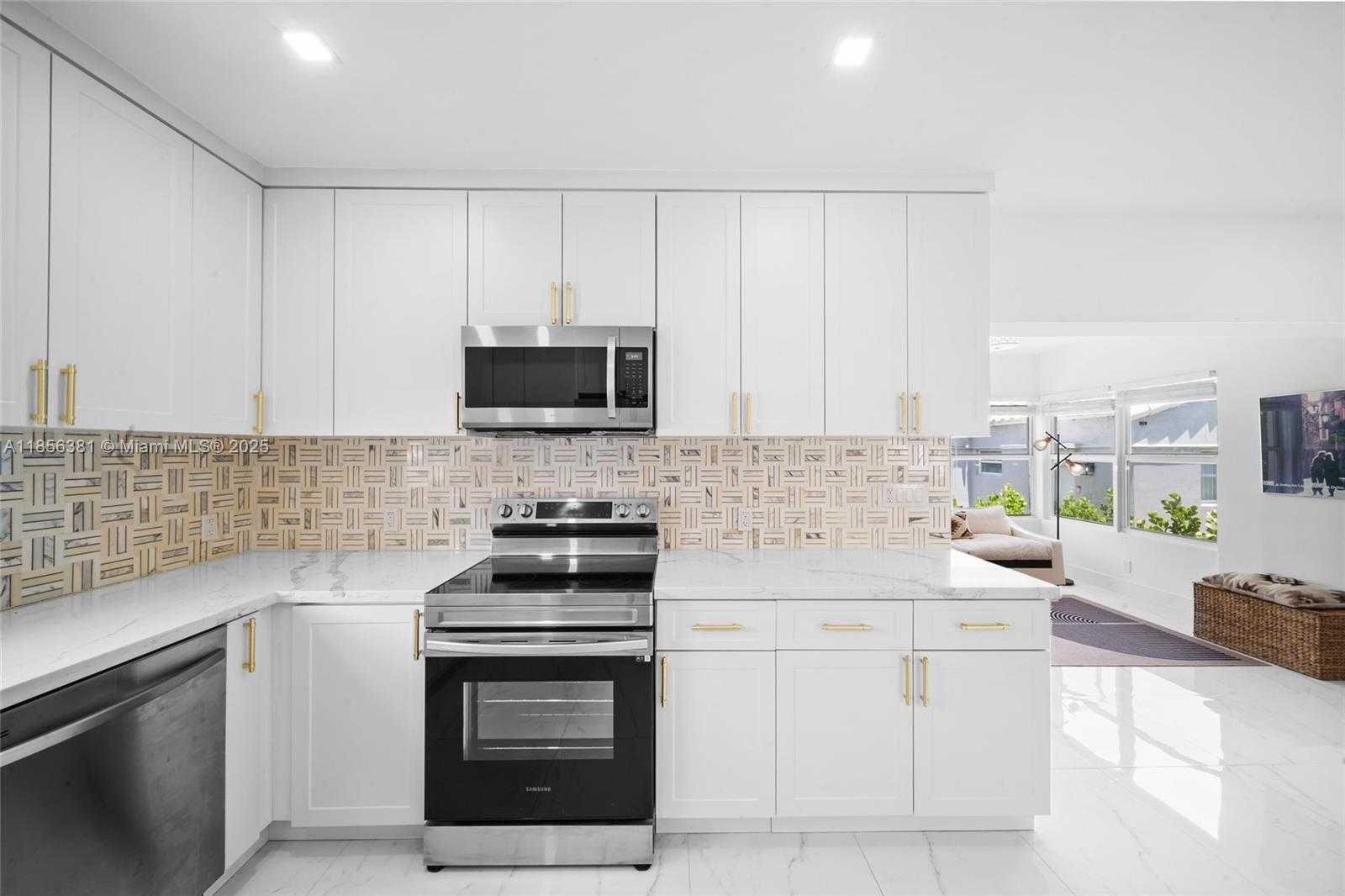 Small Image of 1625 HOLLYWOOD BLVD #1, Hollywood Number 16