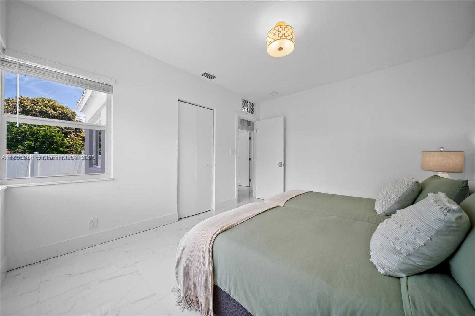 Small Image of 1625 HOLLYWOOD BLVD #1, Hollywood Number 29