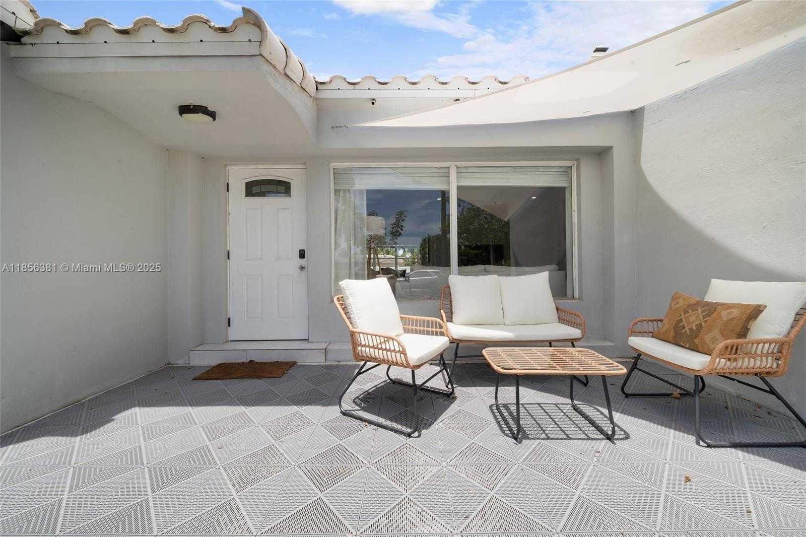 Small Image of 1625 HOLLYWOOD BLVD #1, Hollywood Number 3