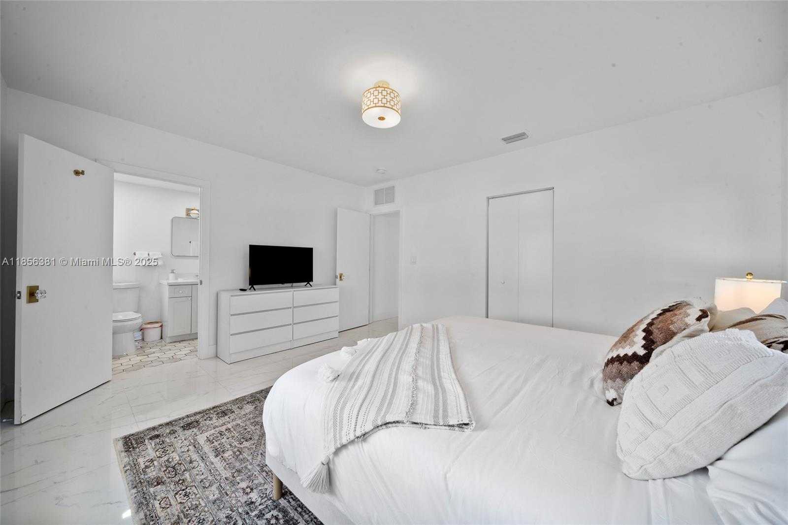 Small Image of 1625 HOLLYWOOD BLVD #1, Hollywood Number 34