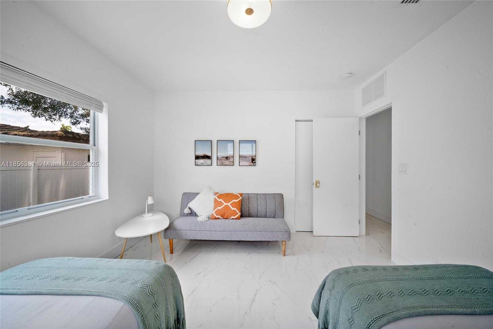 Small Image of 1625 HOLLYWOOD BLVD #1, Hollywood Number 38