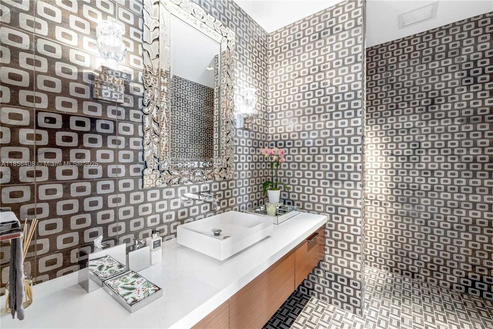 Small Image of 401 ARVIDA PKWY #., Coral Gables Number 31