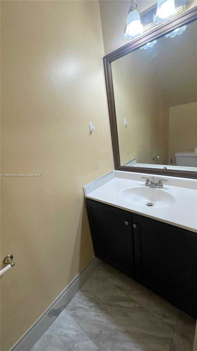 Small Image of 8274 SOUTH WEST 42ND CT, Davie Number 25