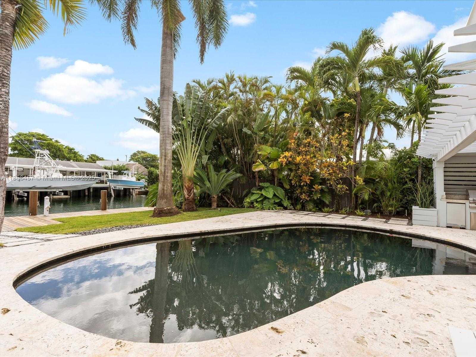 Small Image of 13205 ARCH CREEK TER, North Miami Number 10
