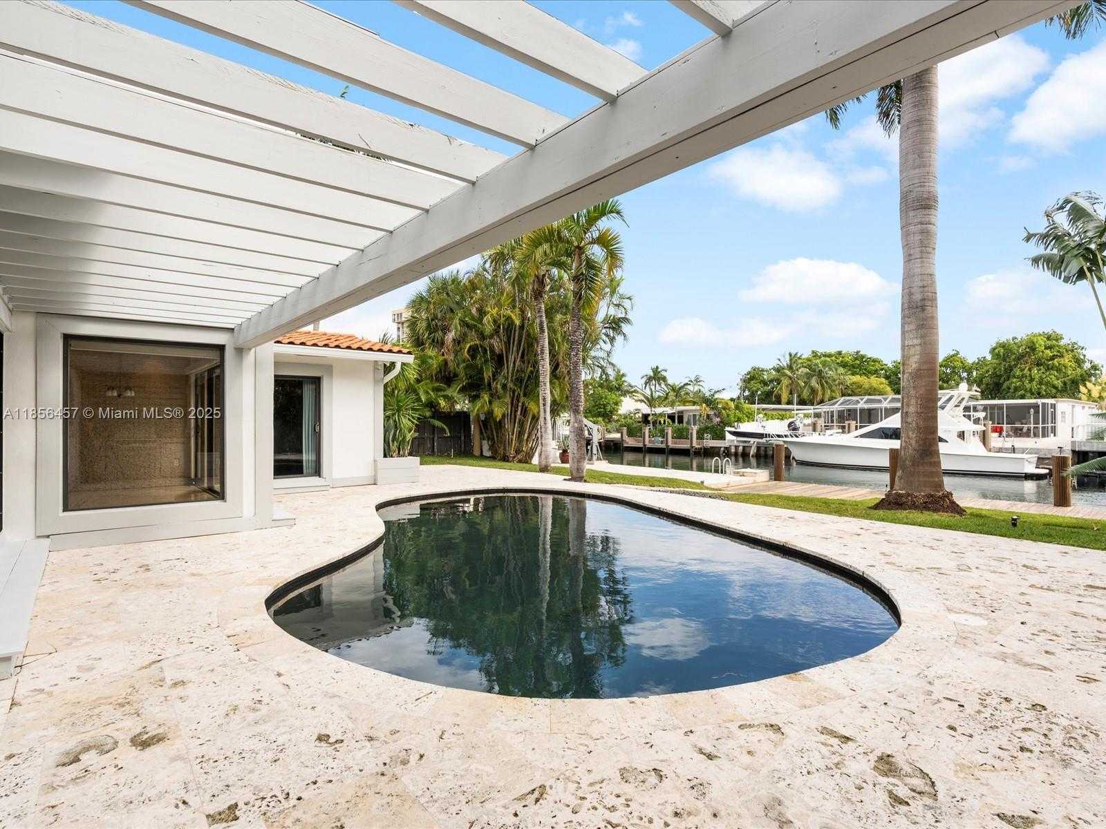 Small Image of 13205 ARCH CREEK TER, North Miami Number 11