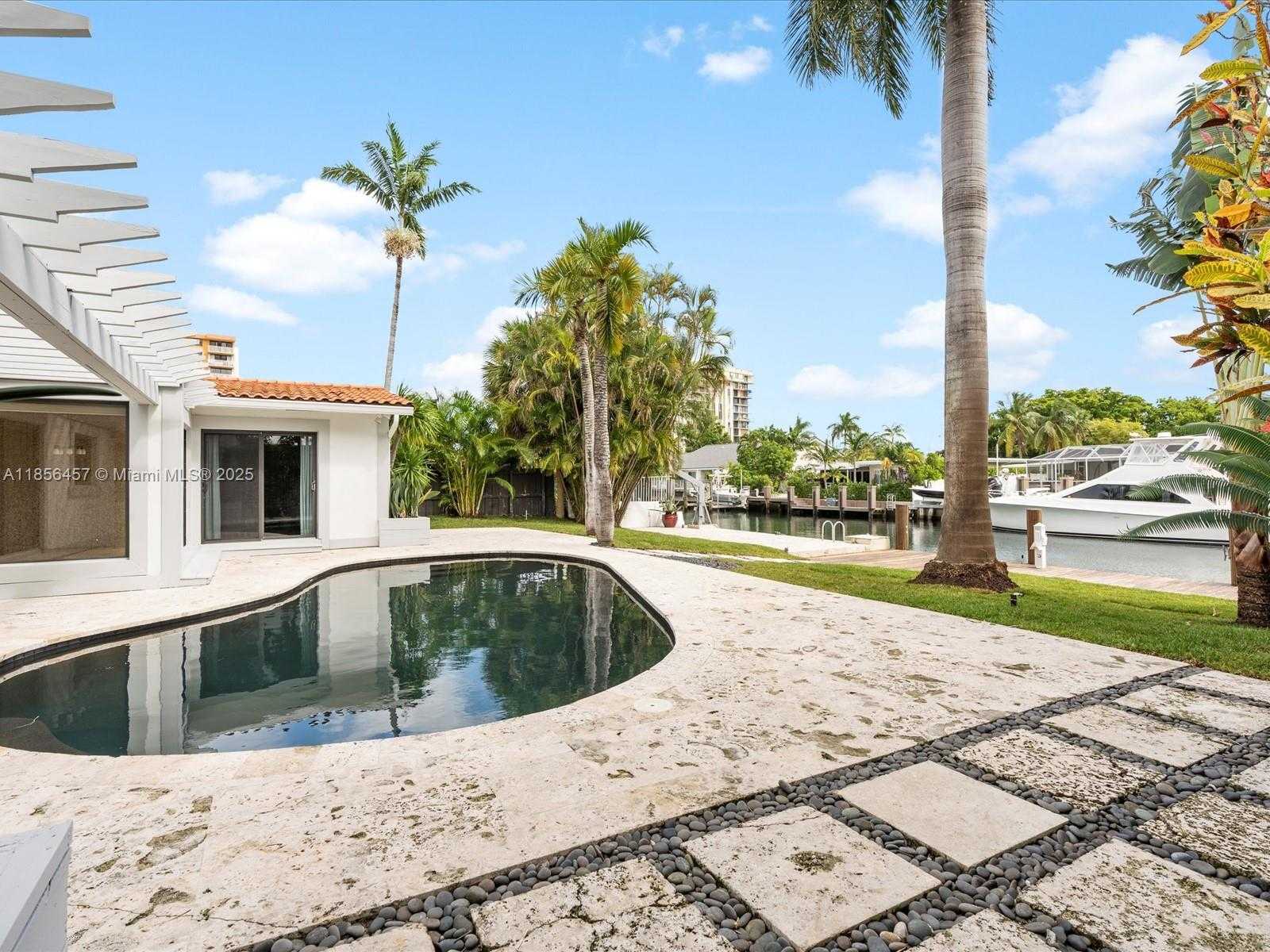 Small Image of 13205 ARCH CREEK TER, North Miami Number 12