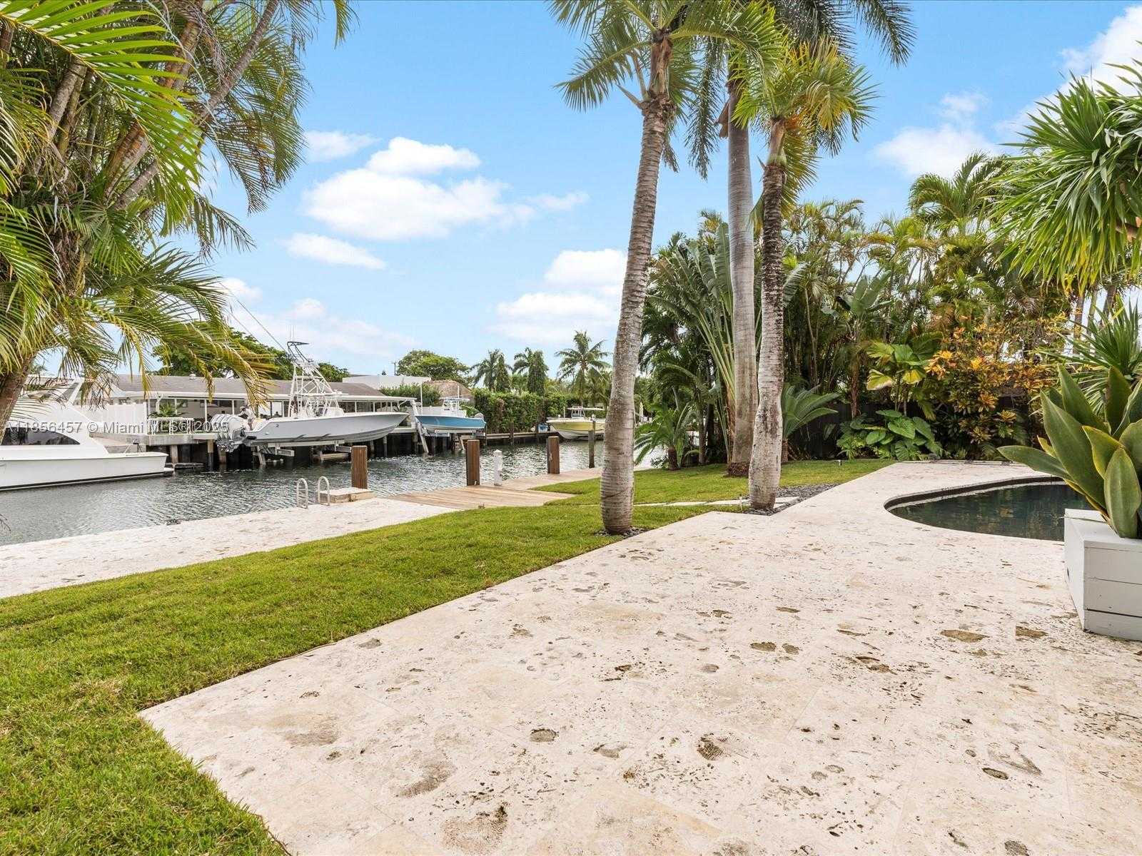 Small Image of 13205 ARCH CREEK TER, North Miami Number 17