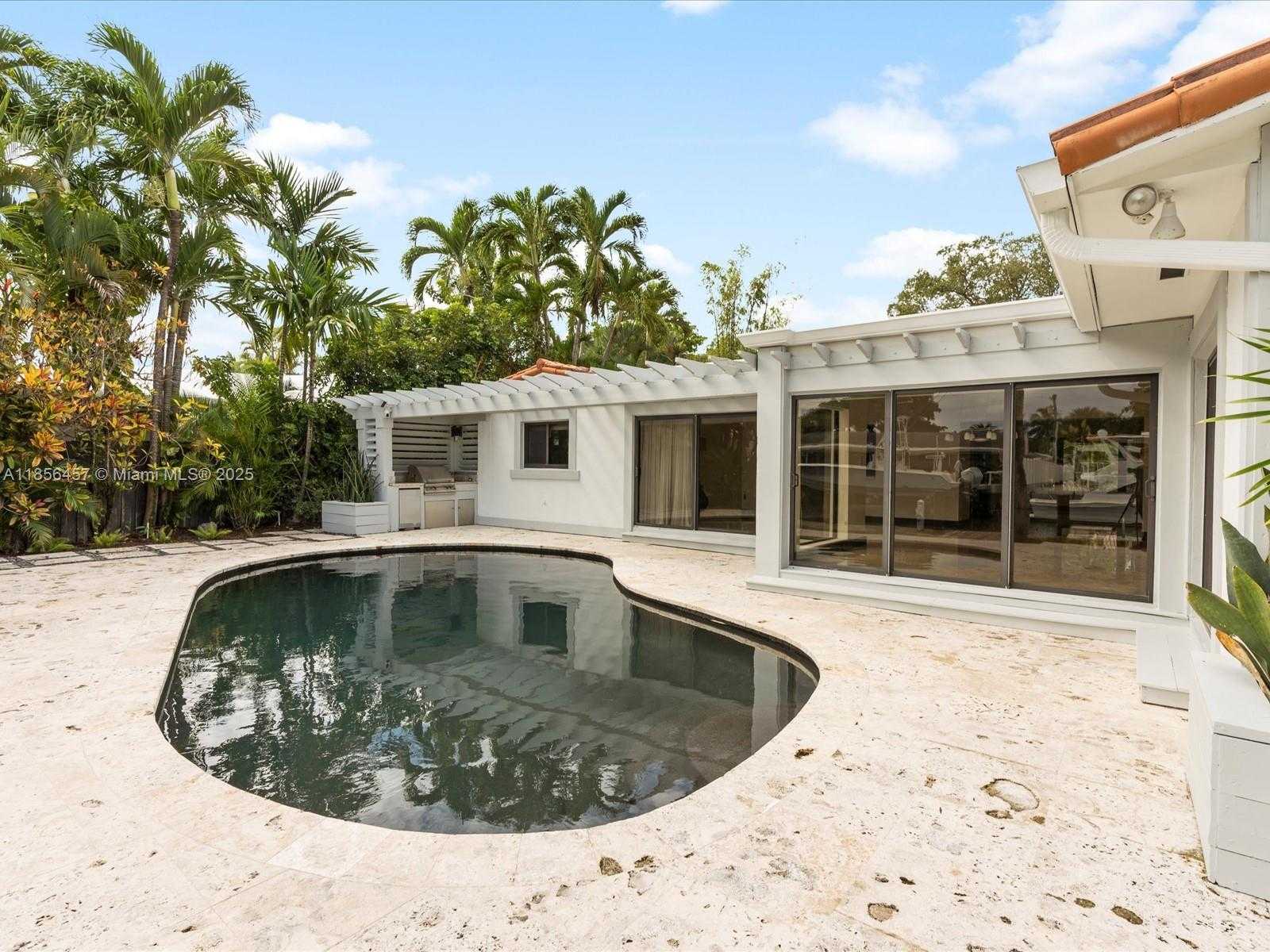 Small Image of 13205 ARCH CREEK TER, North Miami Number 19