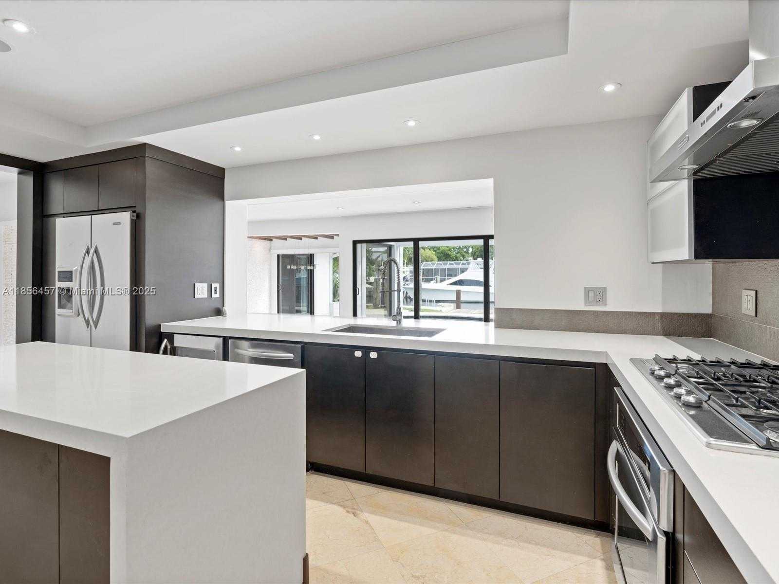 Small Image of 13205 ARCH CREEK TER, North Miami Number 29