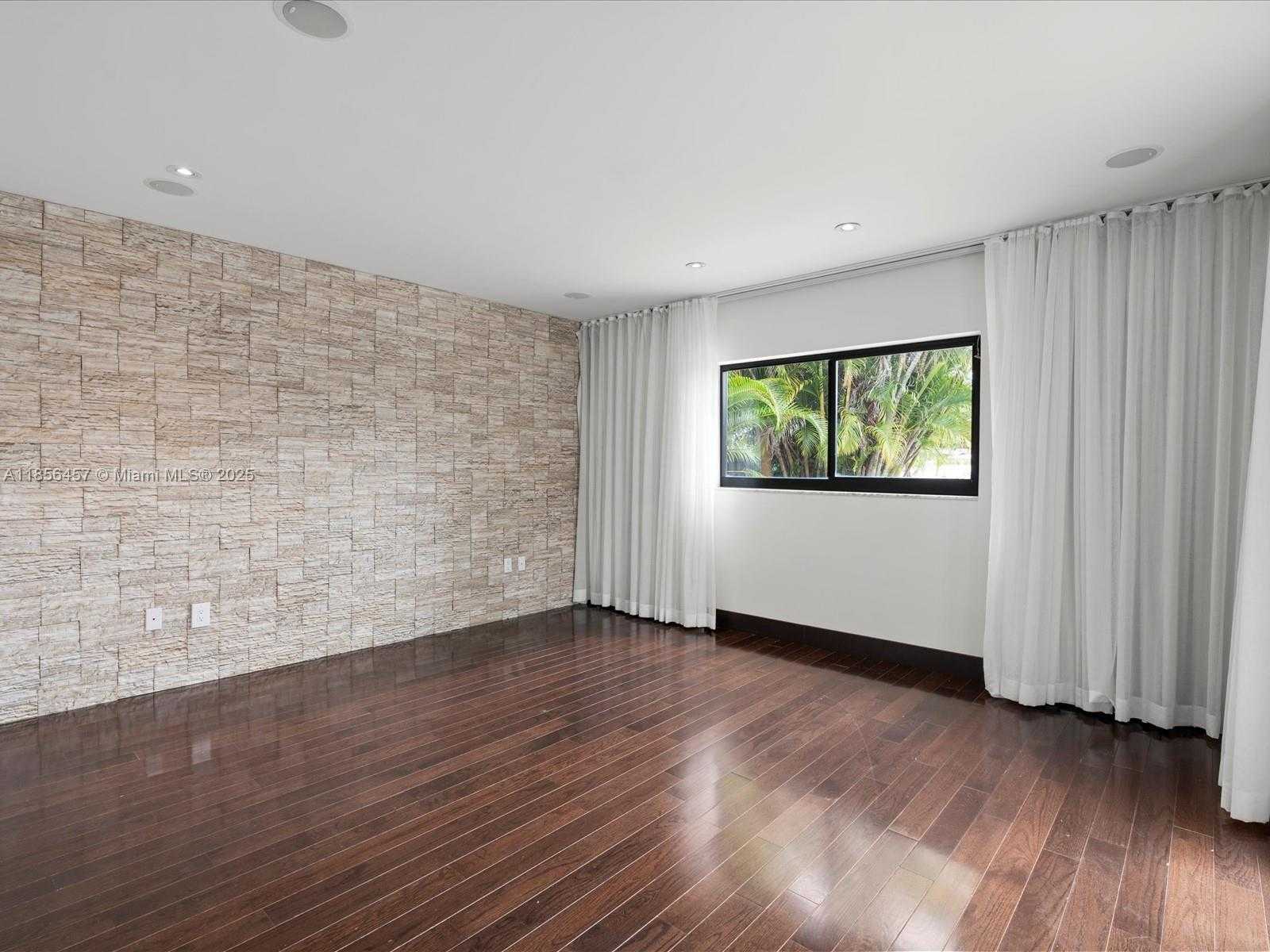 Small Image of 13205 ARCH CREEK TER, North Miami Number 33