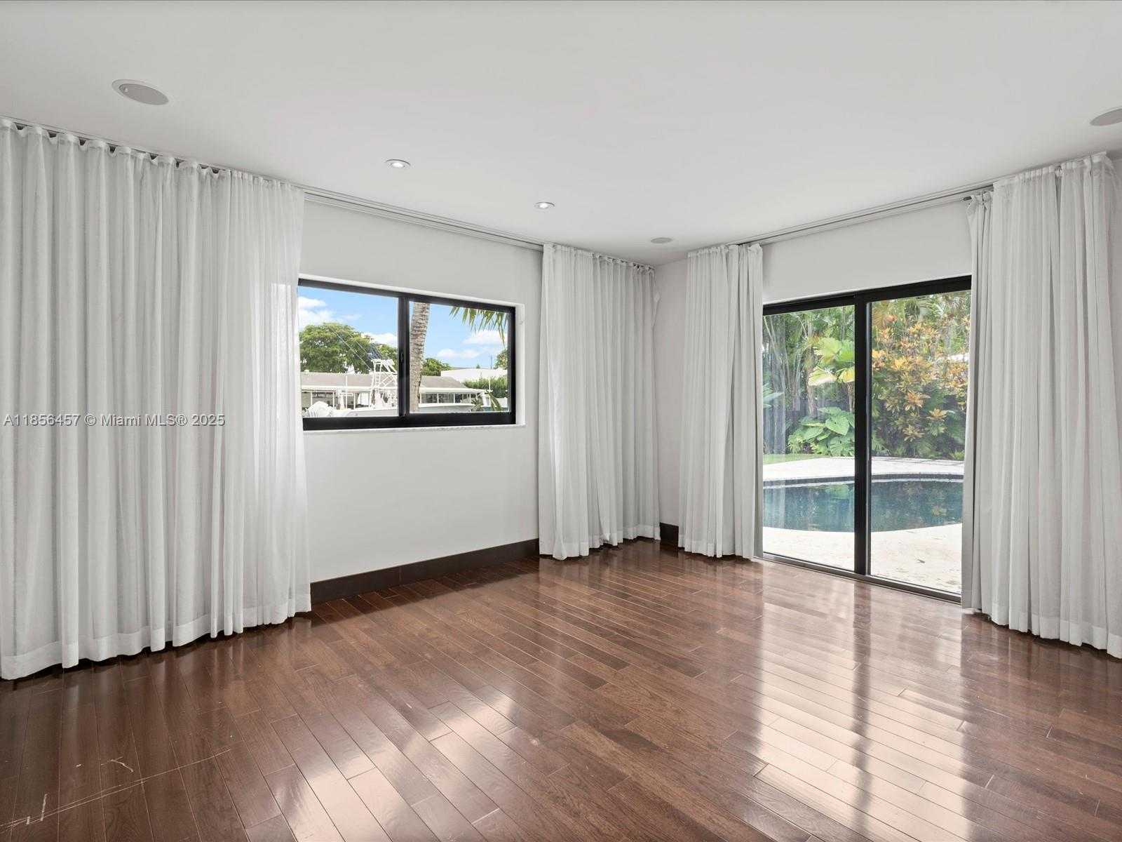 Small Image of 13205 ARCH CREEK TER, North Miami Number 34