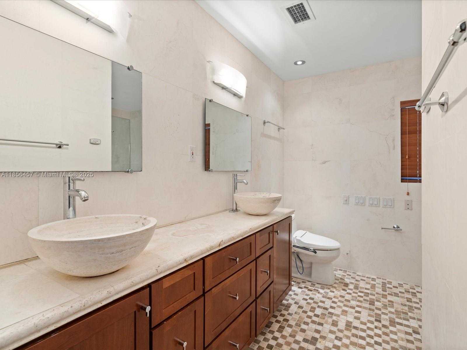 Small Image of 13205 ARCH CREEK TER, North Miami Number 35