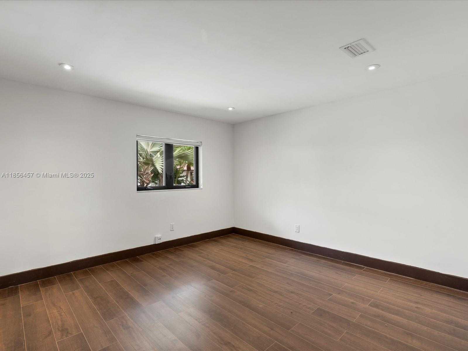 Small Image of 13205 ARCH CREEK TER, North Miami Number 38