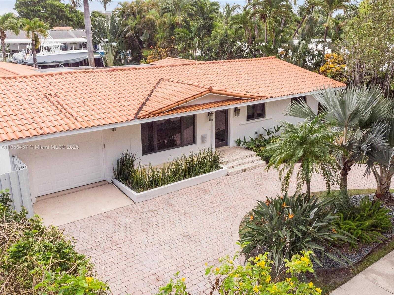 Small Image of 13205 ARCH CREEK TER, North Miami Number 4