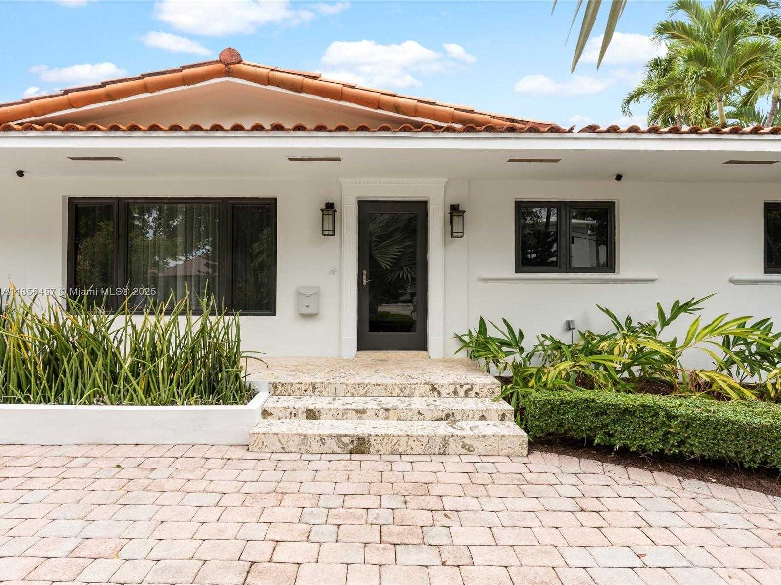 Small Image of 13205 ARCH CREEK TER, North Miami Number 5