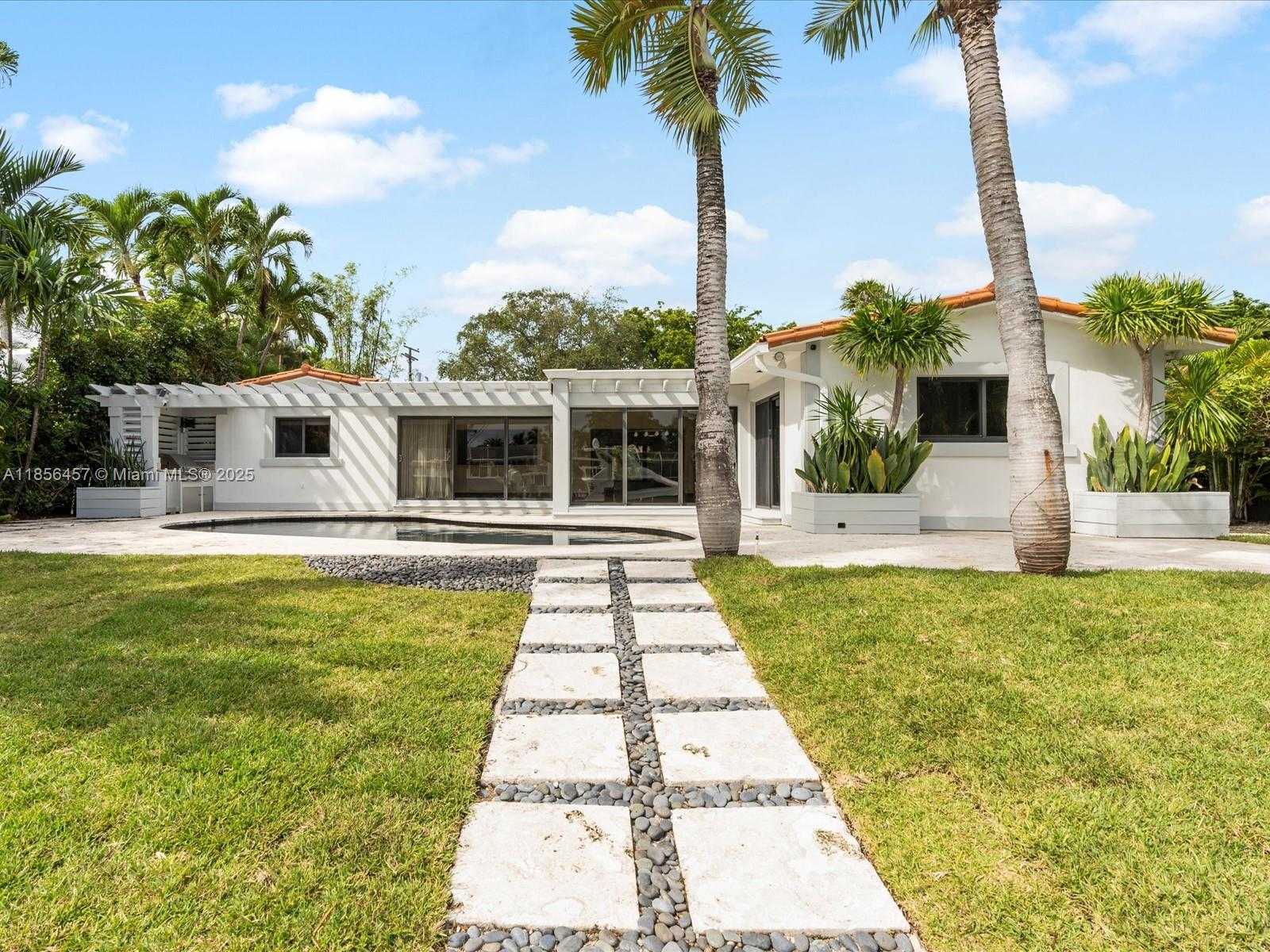 Small Image of 13205 ARCH CREEK TER, North Miami Number 9