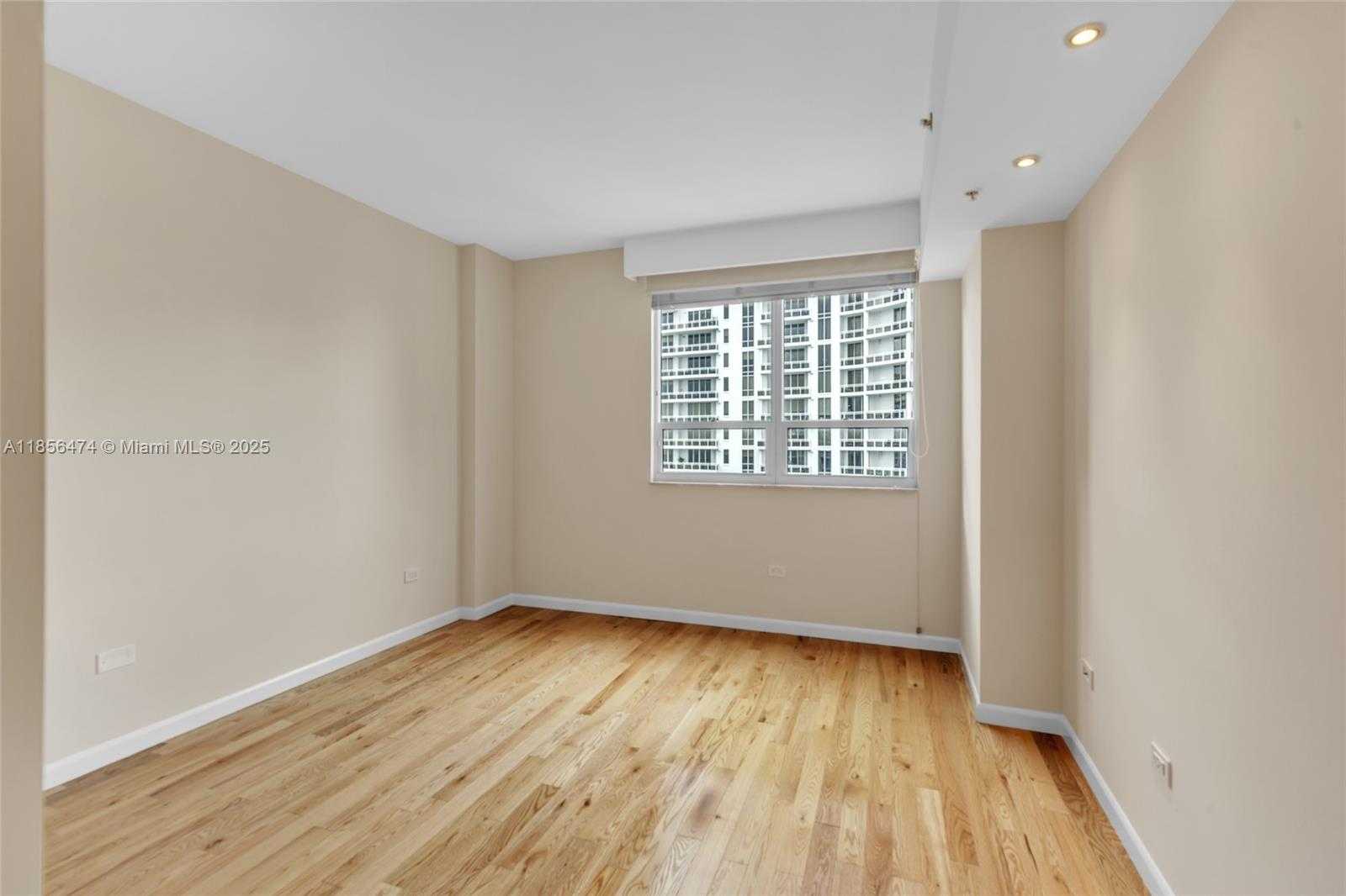 Small Image of 801 BRICKELL KEY BLVD #3212, Miami Number 23