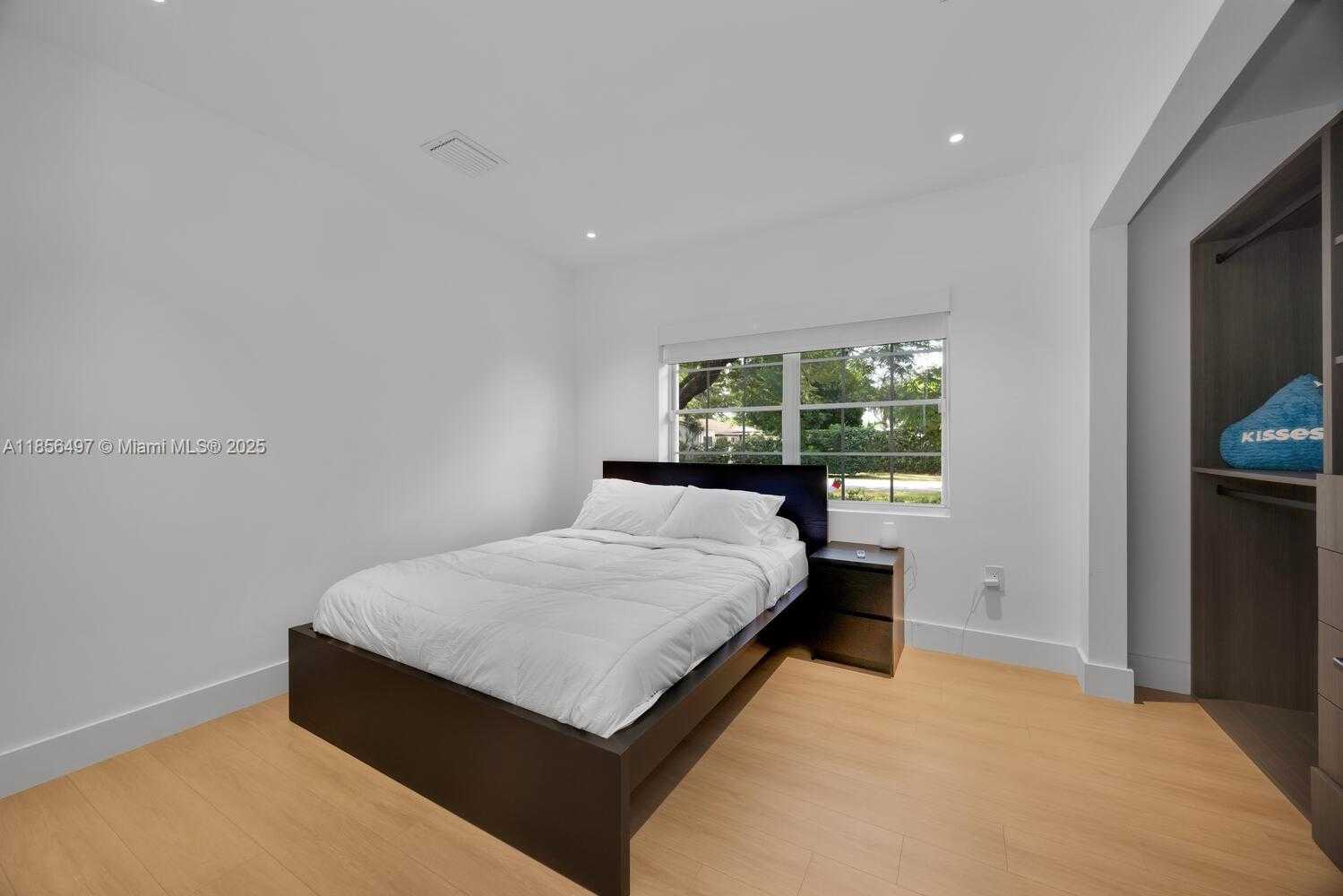 Small Image of 5827 SOUTH WEST 69TH CT #5827, Miami Number 14