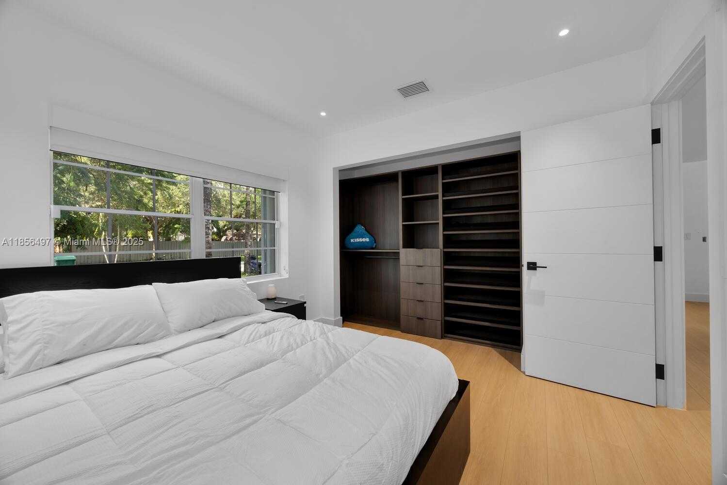 Small Image of 5827 SOUTH WEST 69TH CT #5827, Miami Number 15