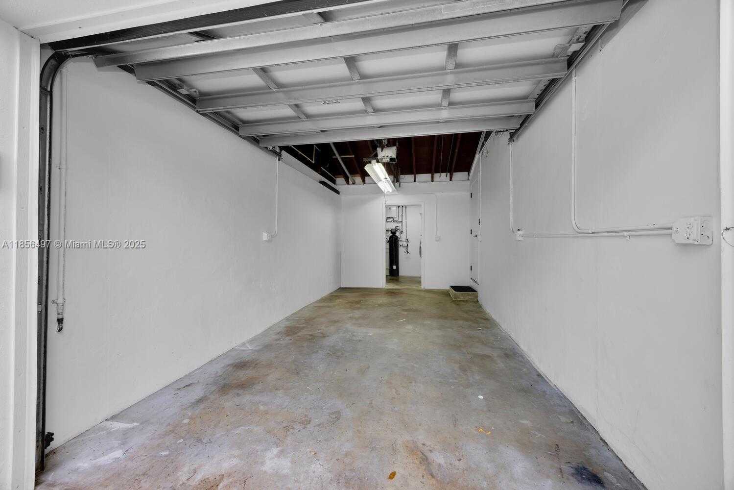 Small Image of 5827 SOUTH WEST 69TH CT #5827, Miami Number 18