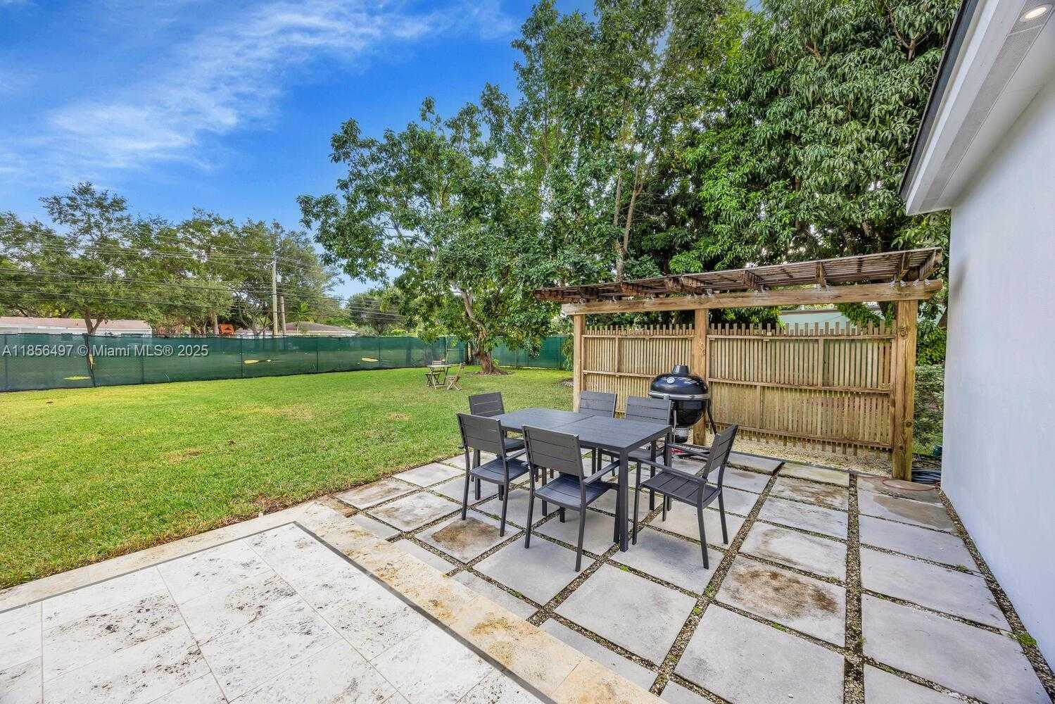 Small Image of 5827 SOUTH WEST 69TH CT #5827, Miami Number 20
