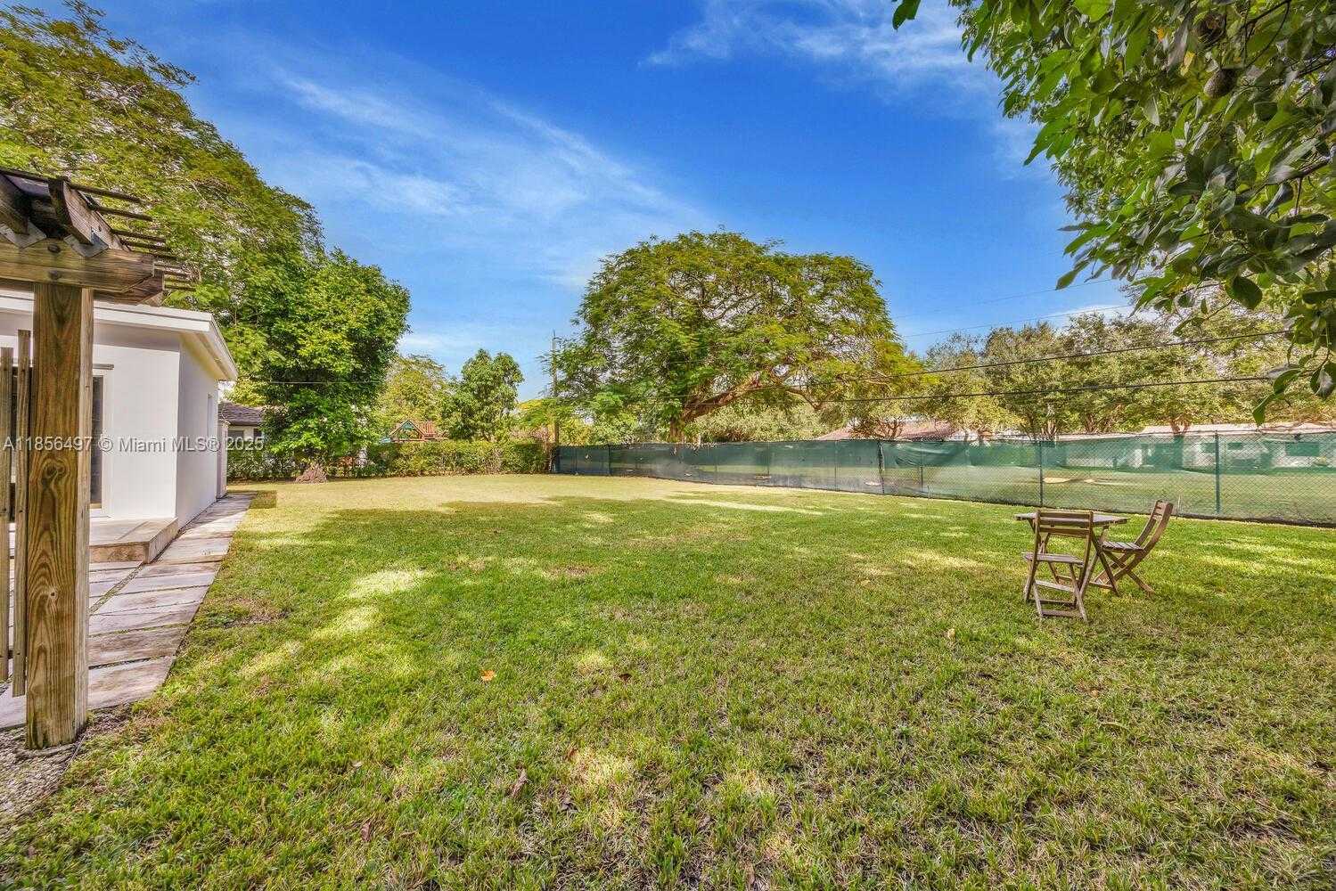 Small Image of 5827 SOUTH WEST 69TH CT #5827, Miami Number 21