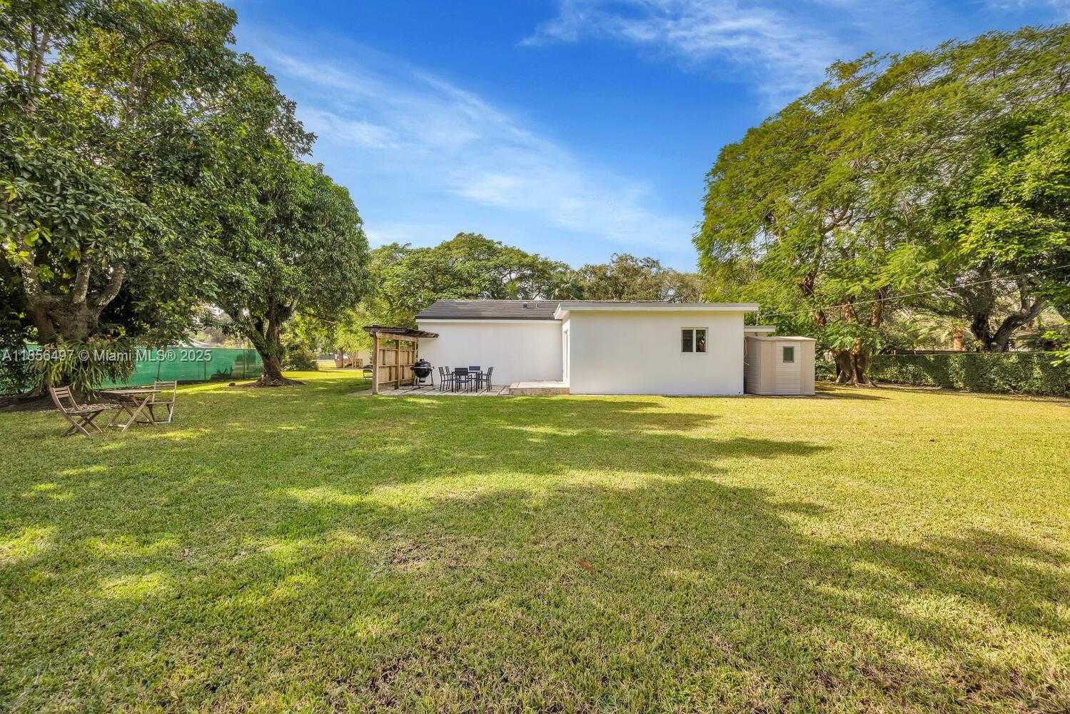 Small Image of 5827 SOUTH WEST 69TH CT #5827, Miami Number 23