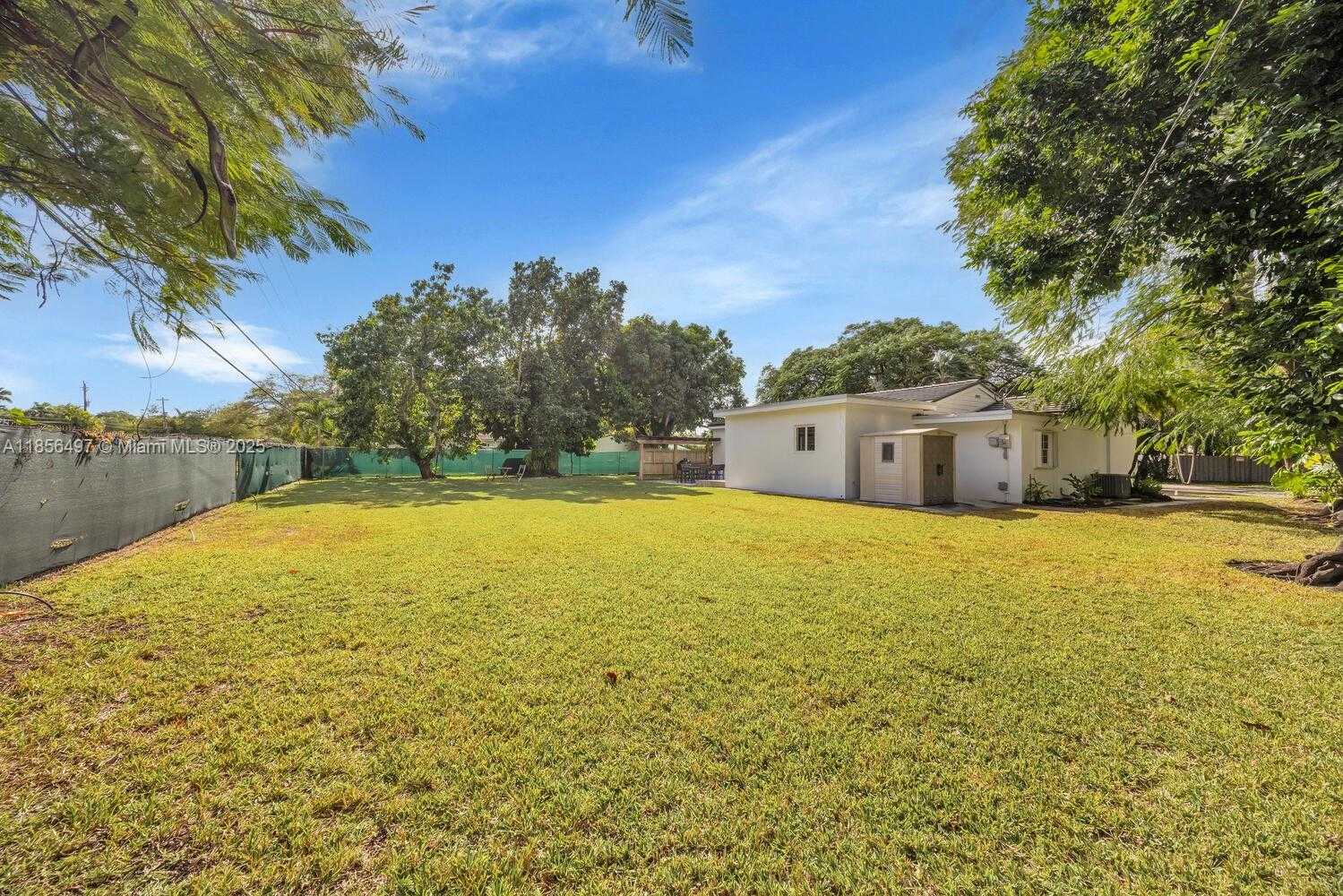 Small Image of 5827 SOUTH WEST 69TH CT #5827, Miami Number 24