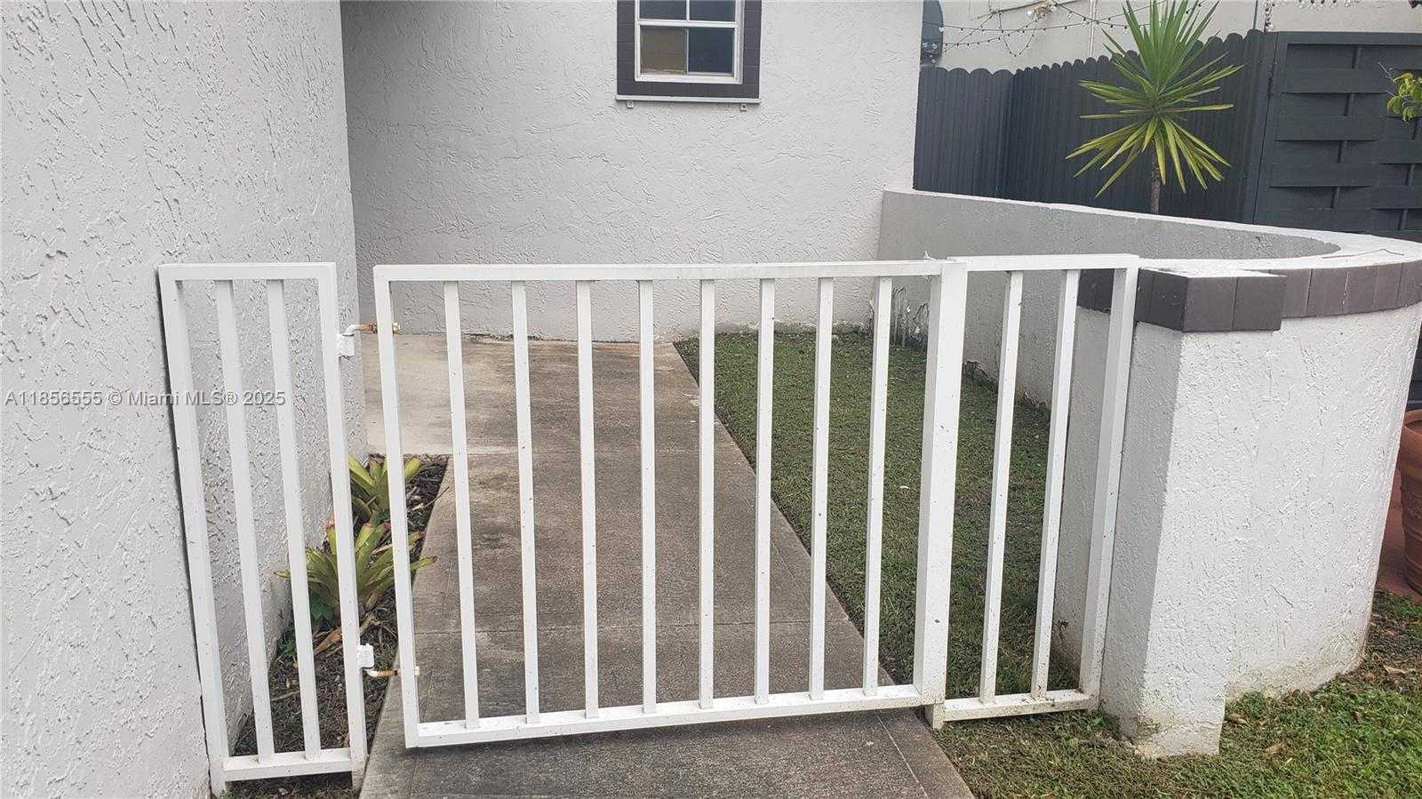 Small Image of 15564 SOUTH WEST 63RD TER, Miami Number 2