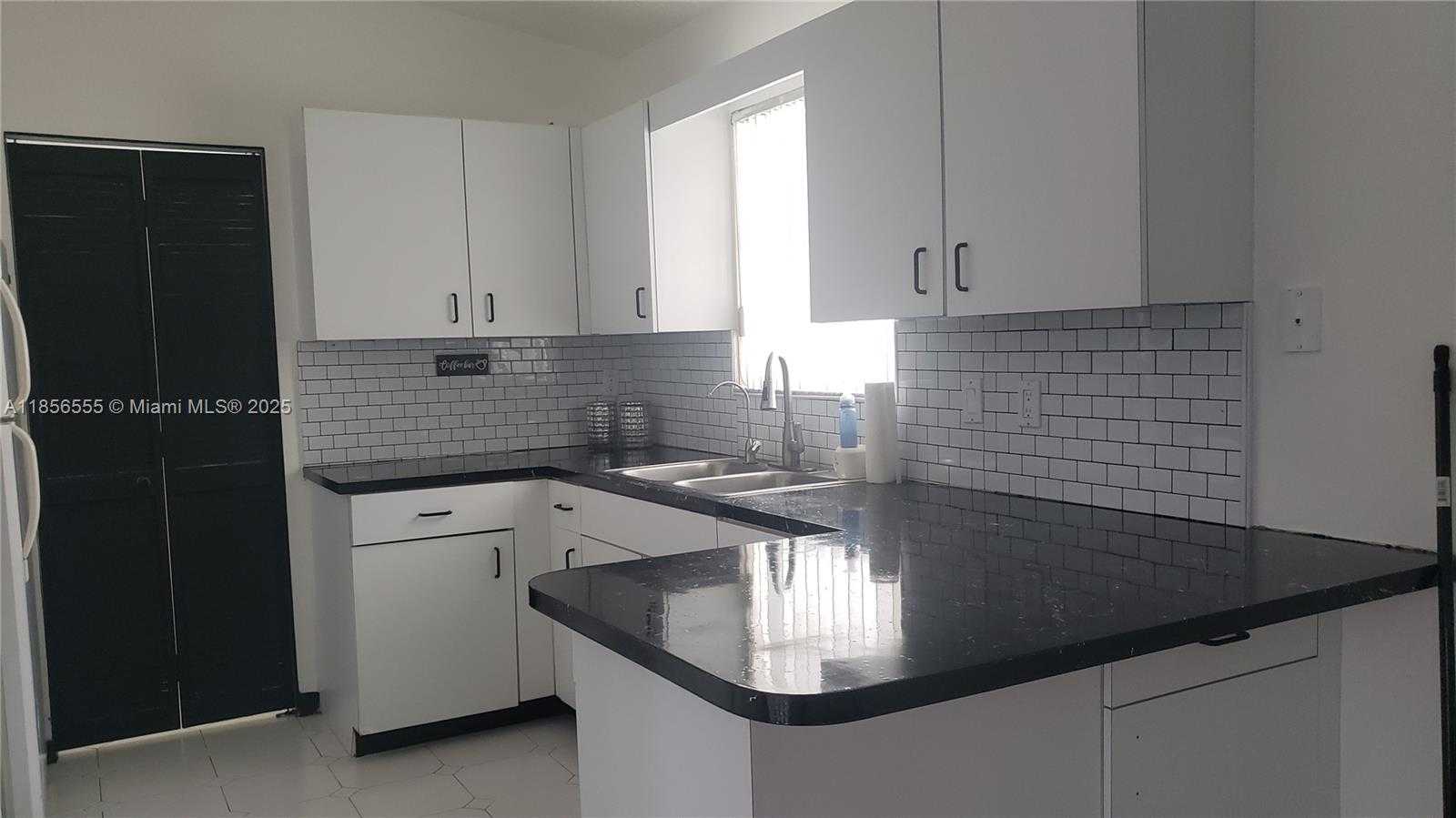Small Image of 15564 SOUTH WEST 63RD TER, Miami Number 7