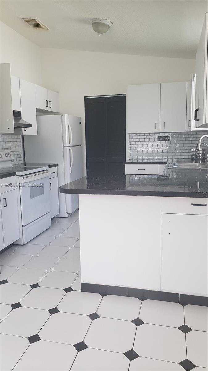 Small Image of 15564 SOUTH WEST 63RD TER, Miami Number 9