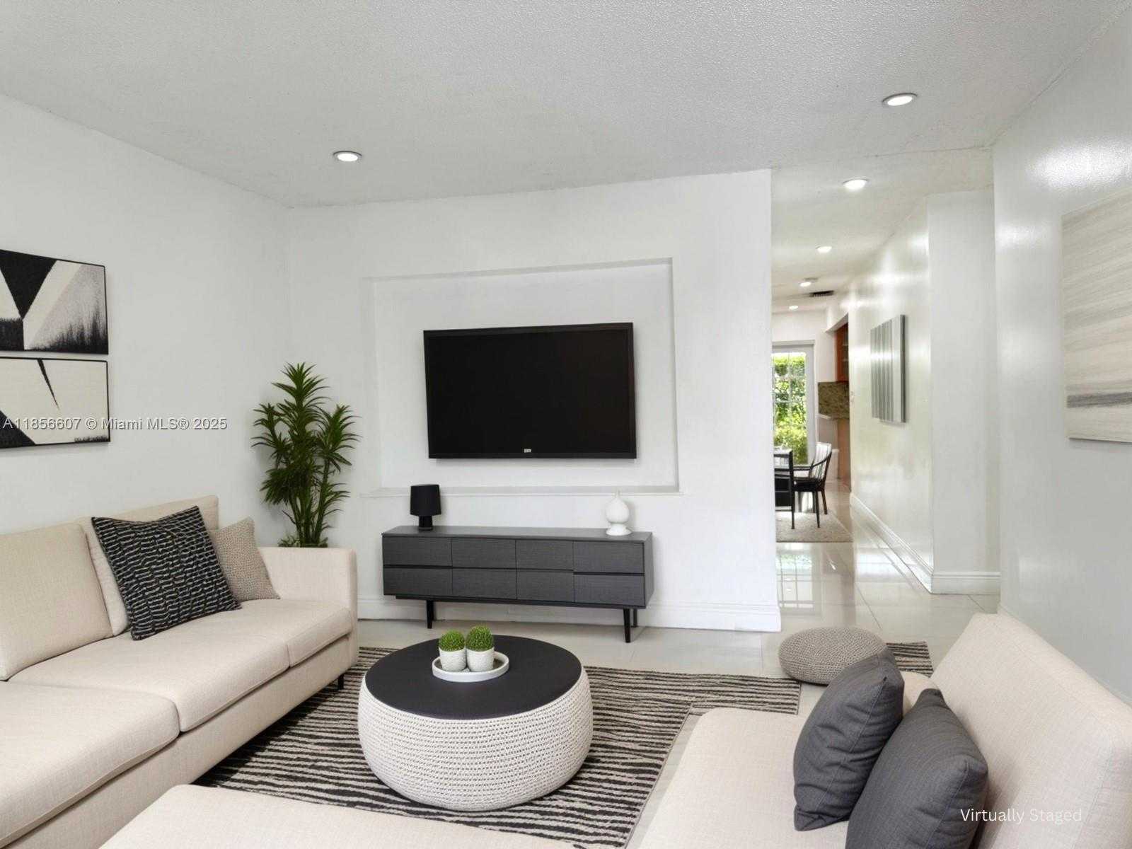 Small Image of 2322 SOUTH WEST 106TH CT, Miami Number 3