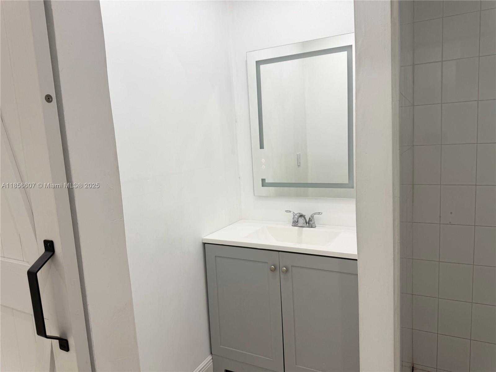 Small Image of 2322 SOUTH WEST 106TH CT, Miami Number 4
