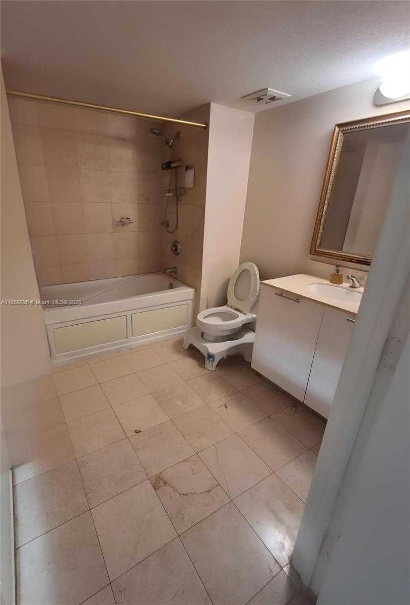 Small Image of 1800 NORTH BAYSHORE DR #3908, Miami Number 16