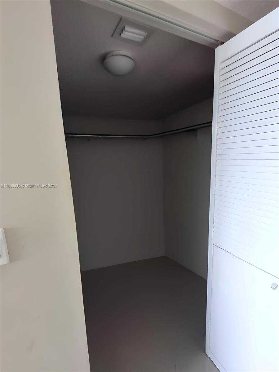 Small Image of 1800 NORTH BAYSHORE DR #3908, Miami Number 17