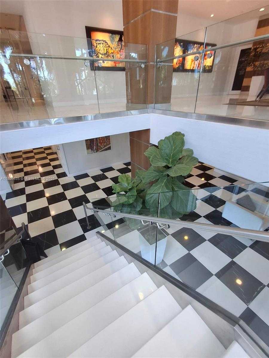 Small Image of 1800 NORTH BAYSHORE DR #3908, Miami Number 4
