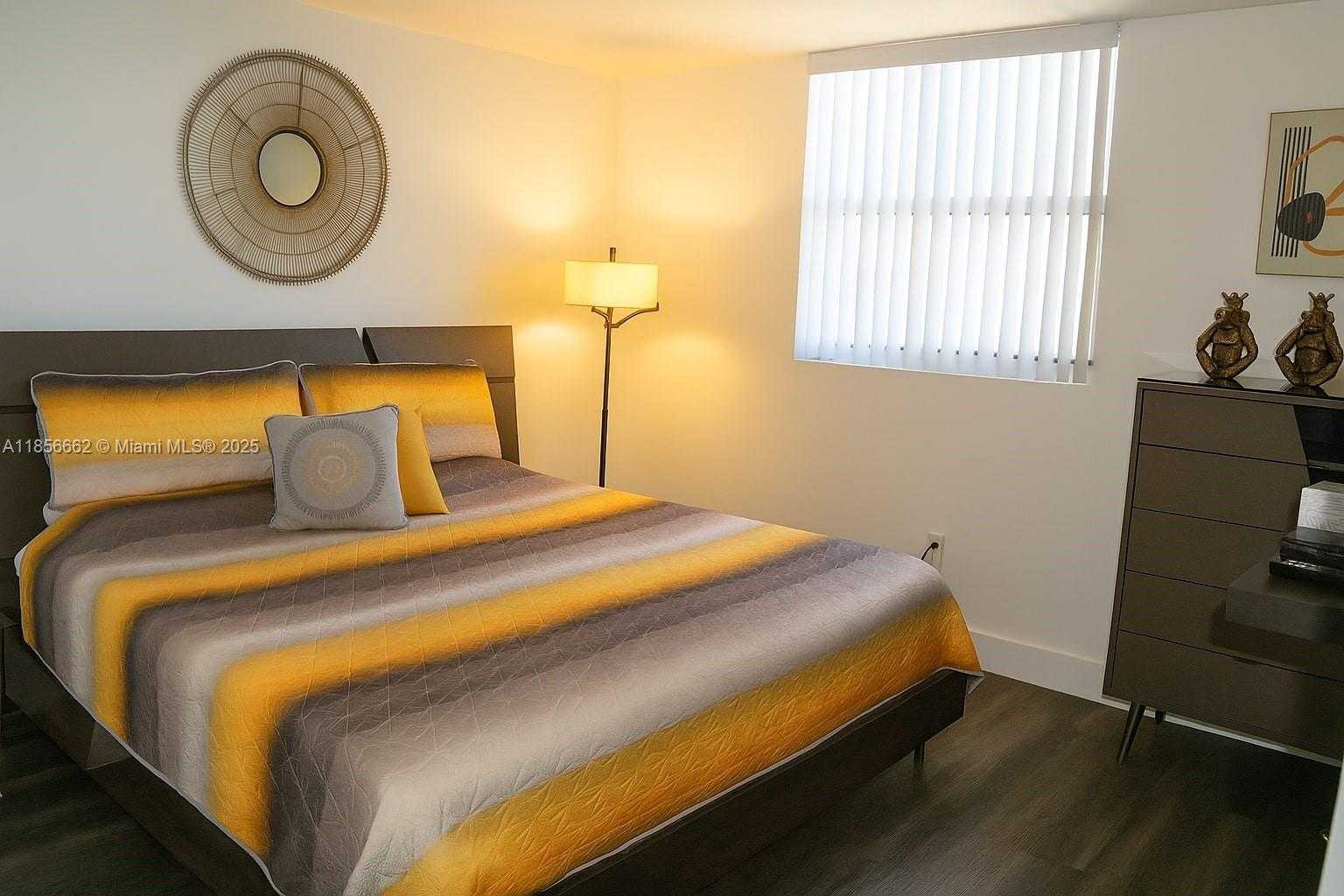 Small Image of 5880 COLLINS AVE #703, Miami Beach Number 6