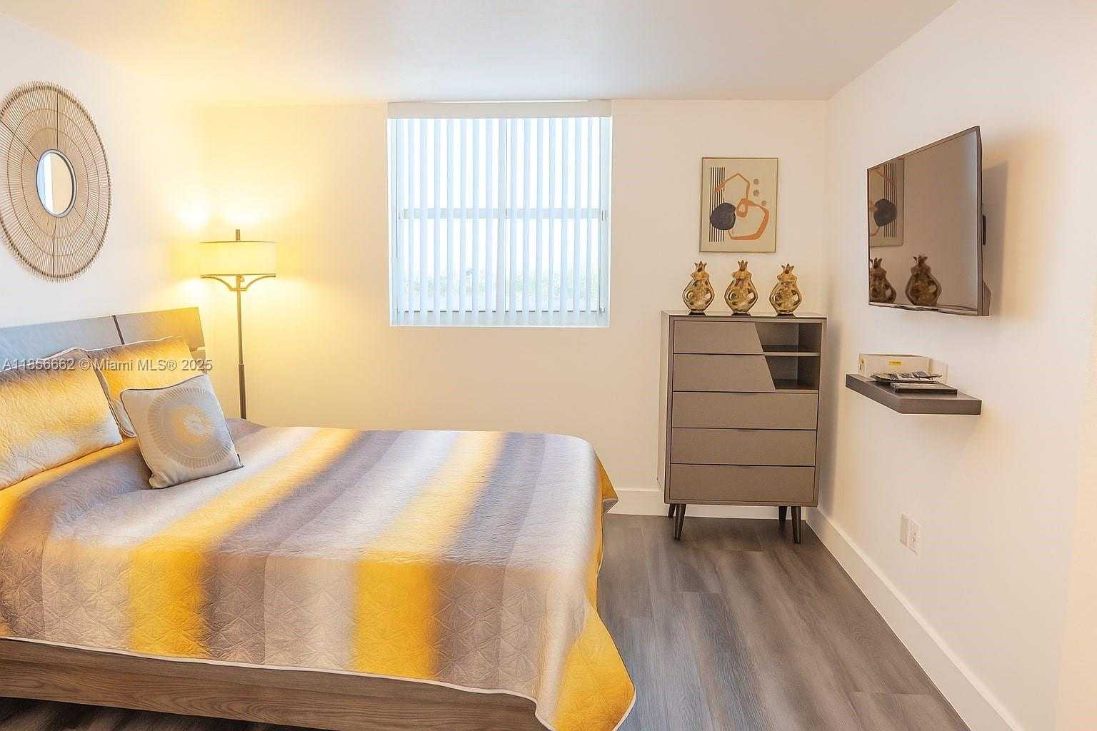 Small Image of 5880 COLLINS AVE #703, Miami Beach Number 7