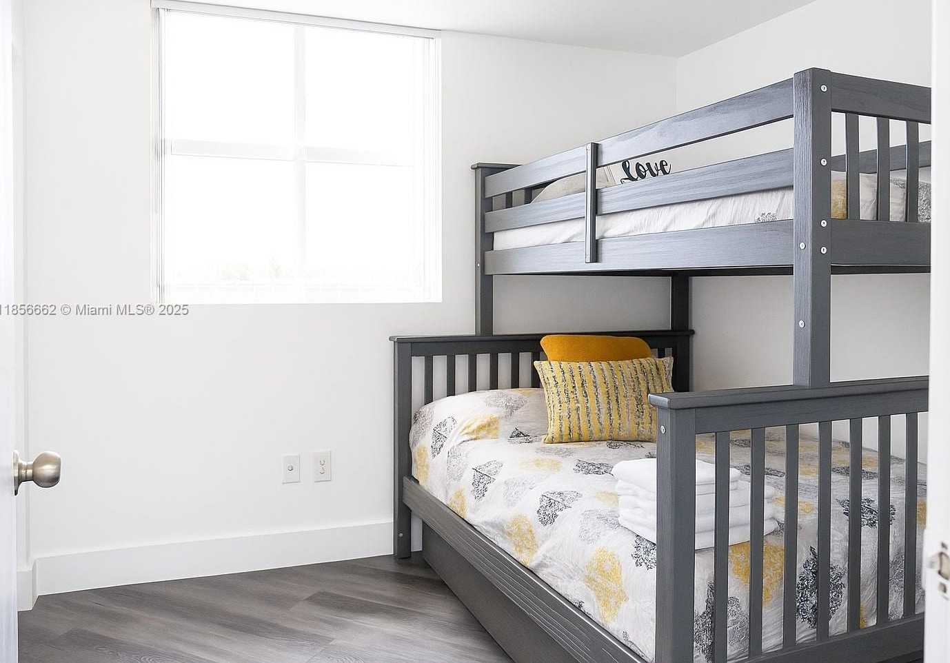 Small Image of 5880 COLLINS AVE #703, Miami Beach Number 9