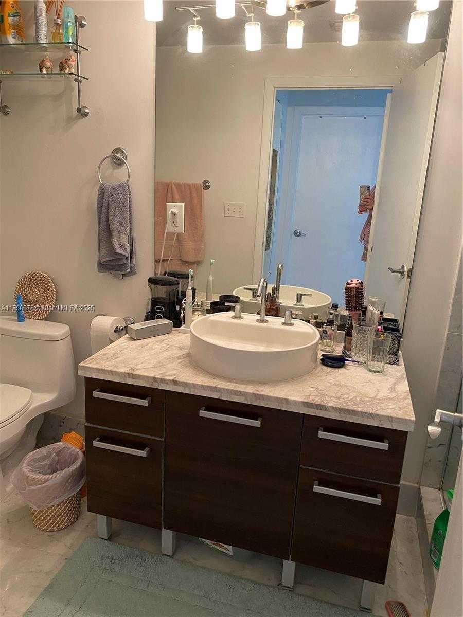 Small Image of 244 BISCAYNE BLVD #2706, Miami Number 11