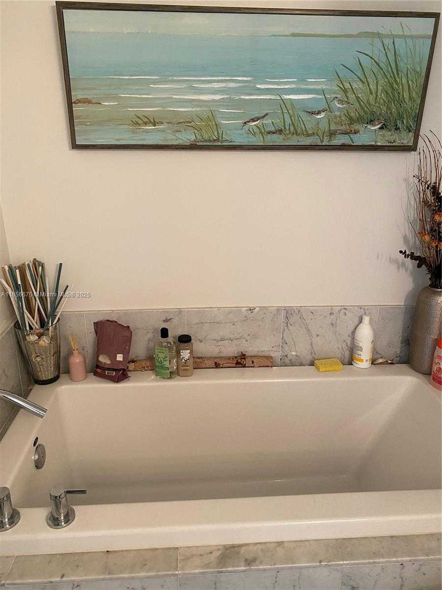 Small Image of 244 BISCAYNE BLVD #2706, Miami Number 12