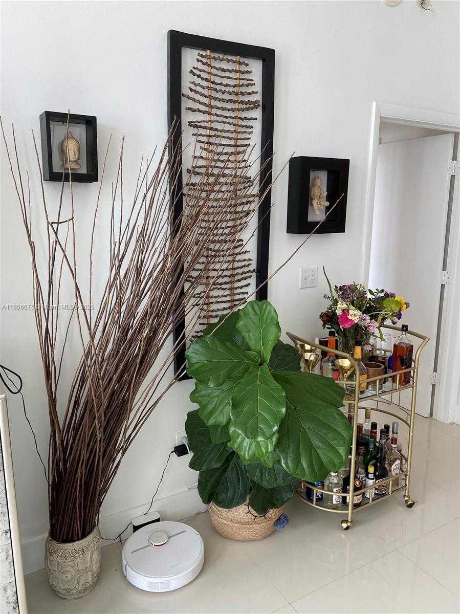 Small Image of 244 BISCAYNE BLVD #2706, Miami Number 7