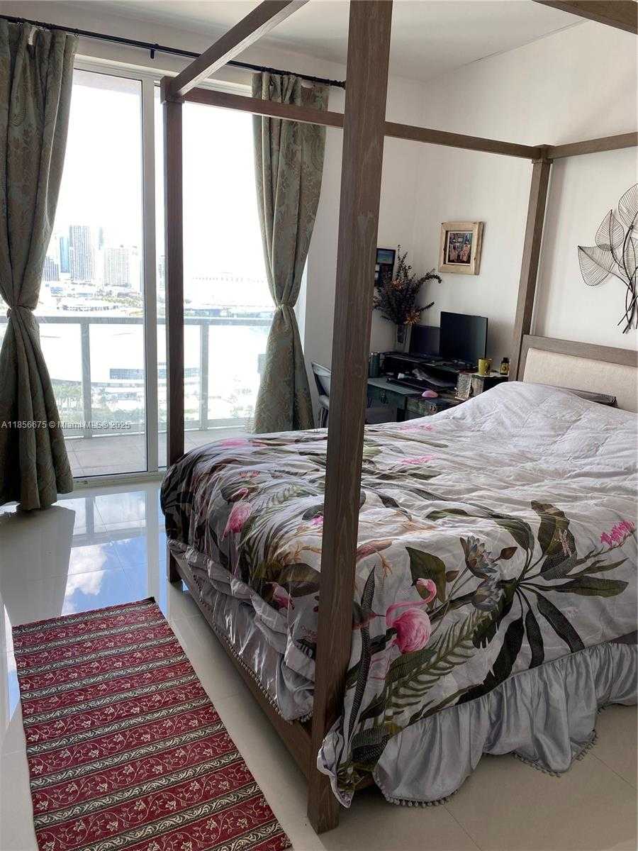 Small Image of 244 BISCAYNE BLVD #2706, Miami Number 9