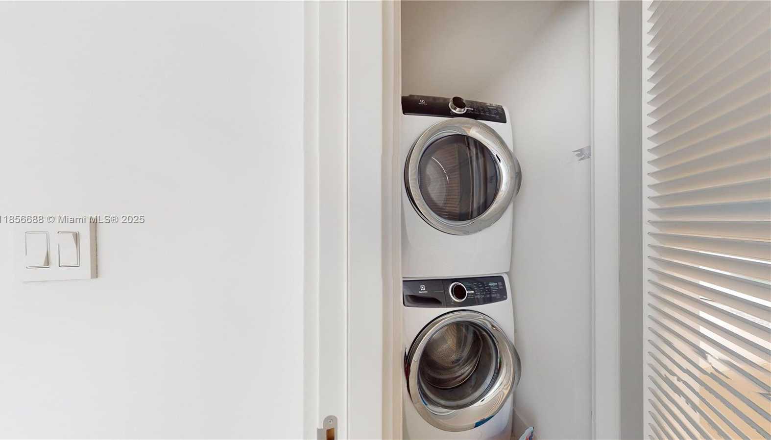 Small Image of 1451 BRICKELL AVE #1502, Miami Number 13