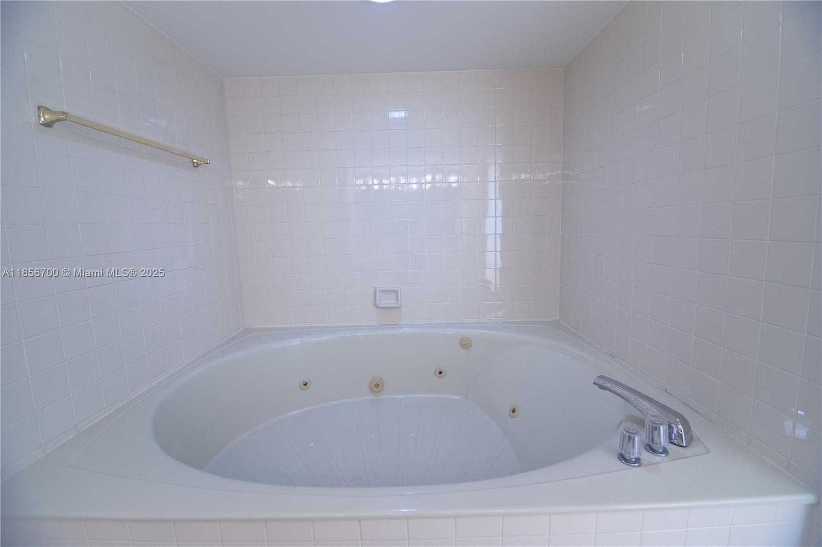 Small Image of 300 THREE ISLANDS BLVD #516, Hallandale Beach Number 10